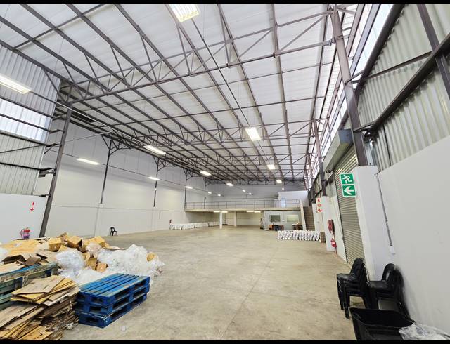 1,287M² WAREHOUSE TO LET IN LANSERIA